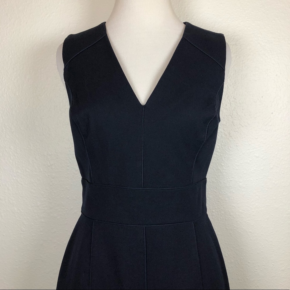 Banana Republic navy Sloan v neck dress size 4